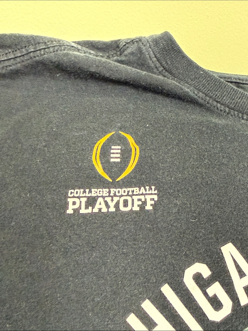 Nike Tee Michigan State Spartans College Playoff T-Shirt Helmet Graphic Size S - Picture 3 of 6